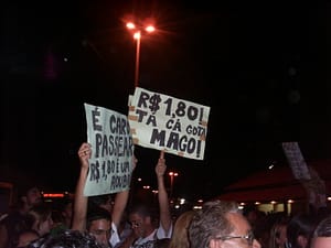 Criatividade e graça Manifestantes em João Pessoa: criatividade engraçada
